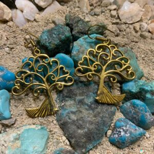 Artistic earrings with tree design